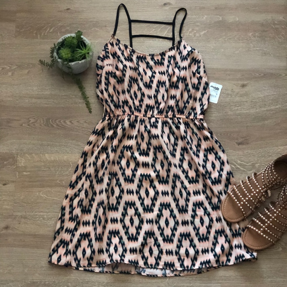 🎉 HP 🎉 Tribal Print Dress